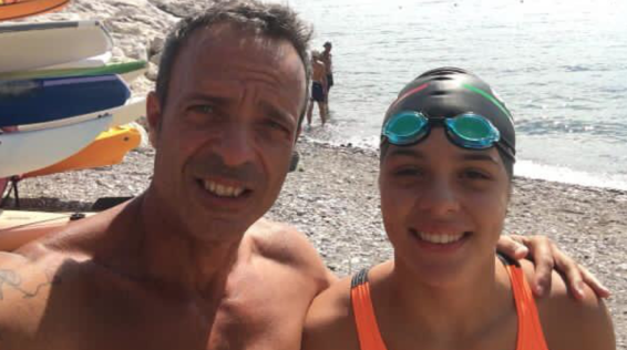 Attraversare lo stretto di Messina a nuoto, a 14 anni. Simona d’Andrea ci racconta la sua vita di atleta